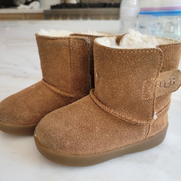 Uggs - Picture 1 of 2